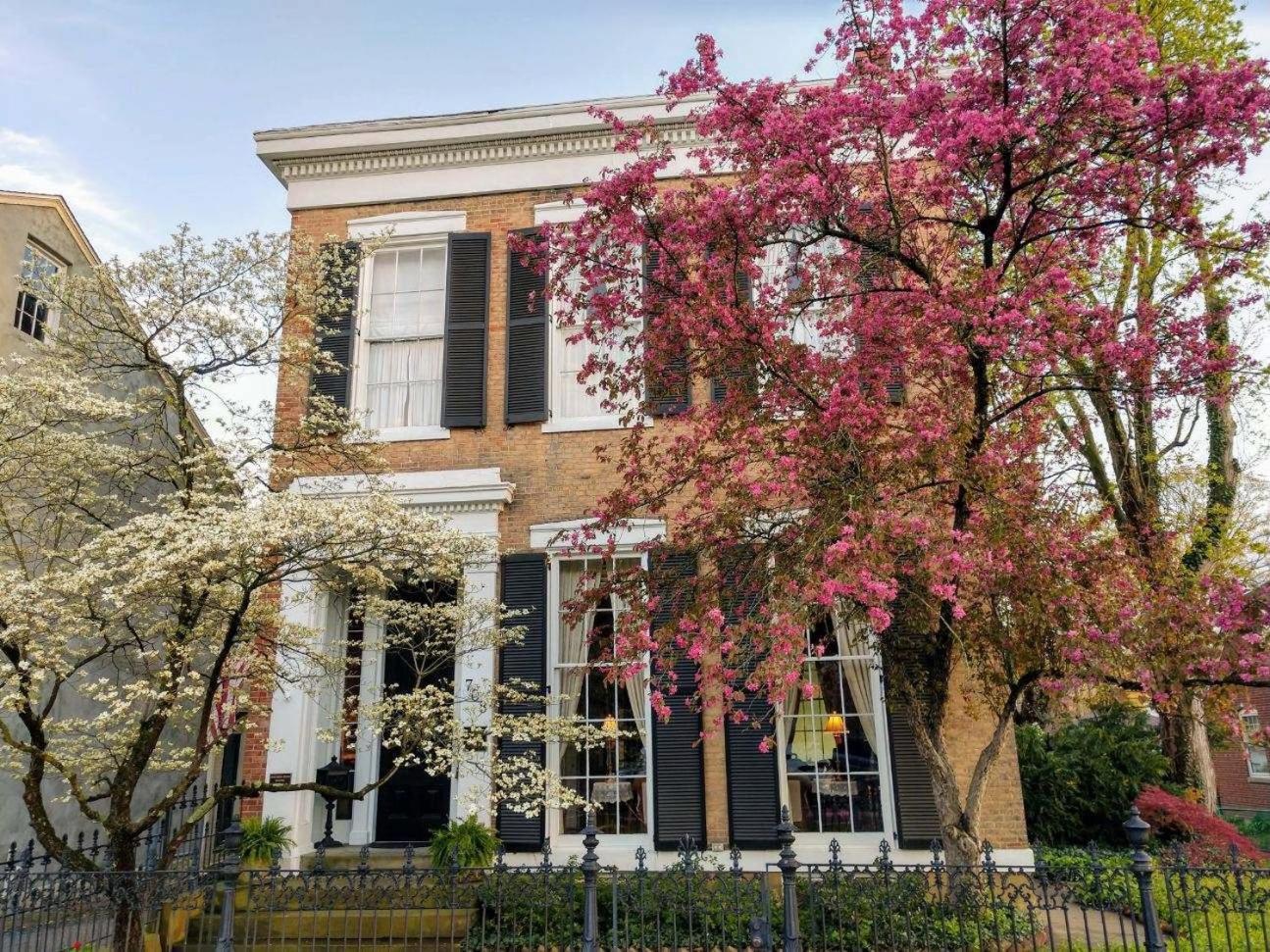 Iron Gate Inn Madison Exterior photo